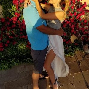 XS Cute cropped flowy pull on pants. Slit details fun in the breeze.